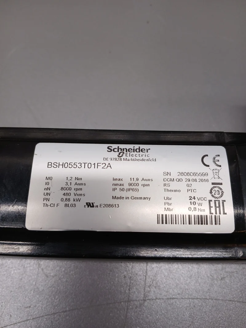 Schneider Electric BSH0553T01F2A Servomotor