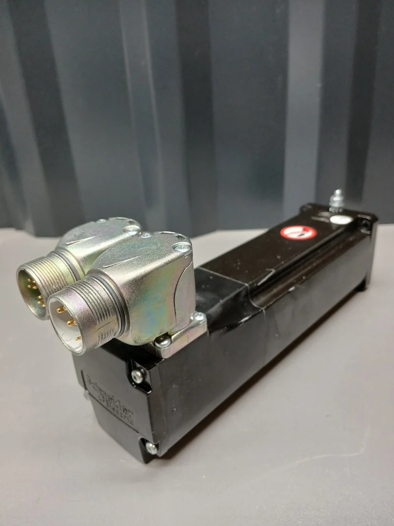 Schneider Electric BSH0553T01F2A Servomotor