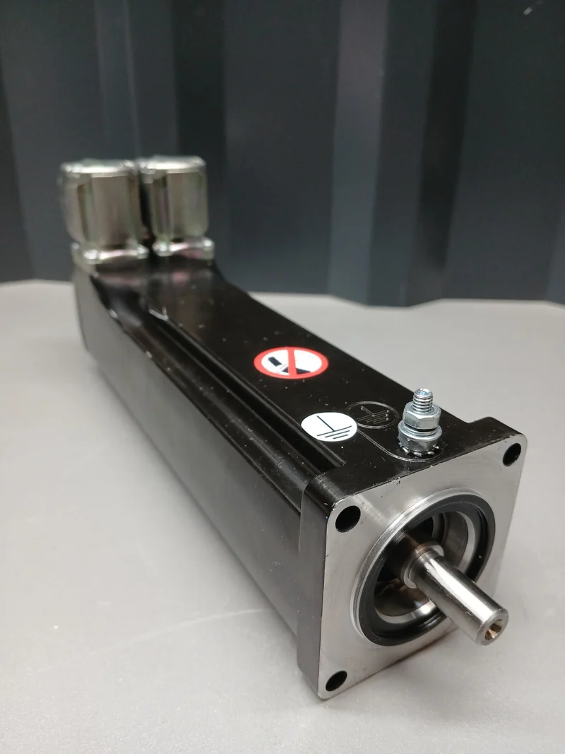 Schneider Electric BSH0553T01F2A Servomotor