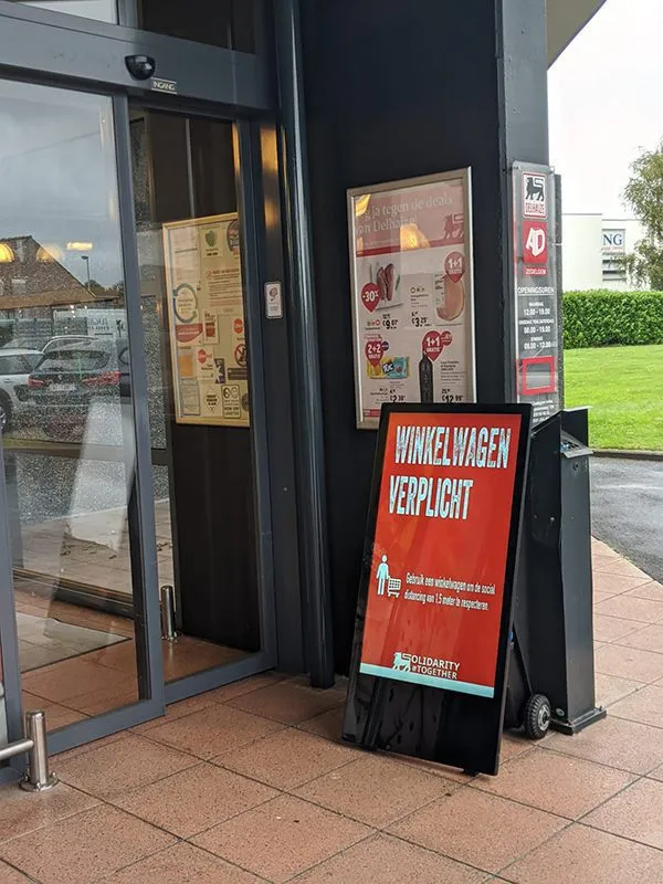 Digitaler Kundenstopper 43zoll mit Akku, für den Außenbereich 400 - 1500cd/m² mieten