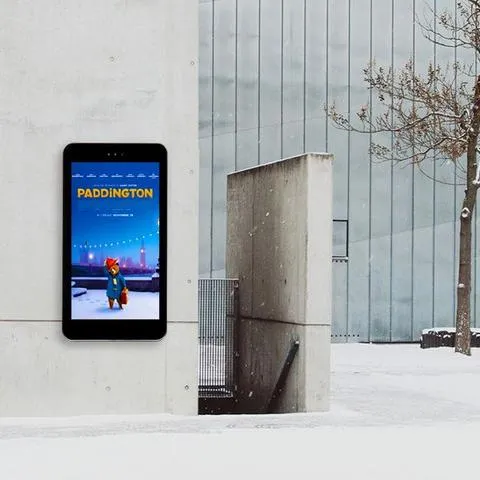 Digitaler Werbebildschirm Outdoor 22–86 Zoll – IP65-Werbedisplay mit 3.000 - 3500 cd/m²