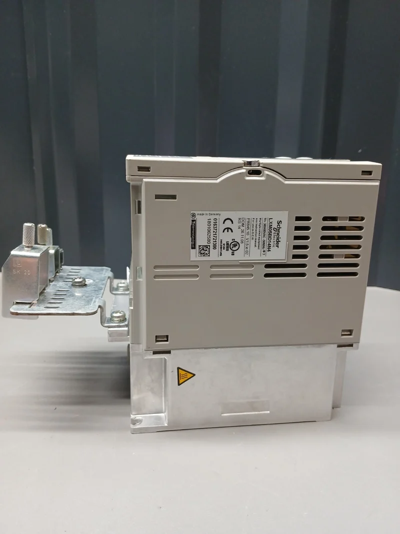 Schneider Electric Telemecanique LXM05BD14N4 Servoverstärker
