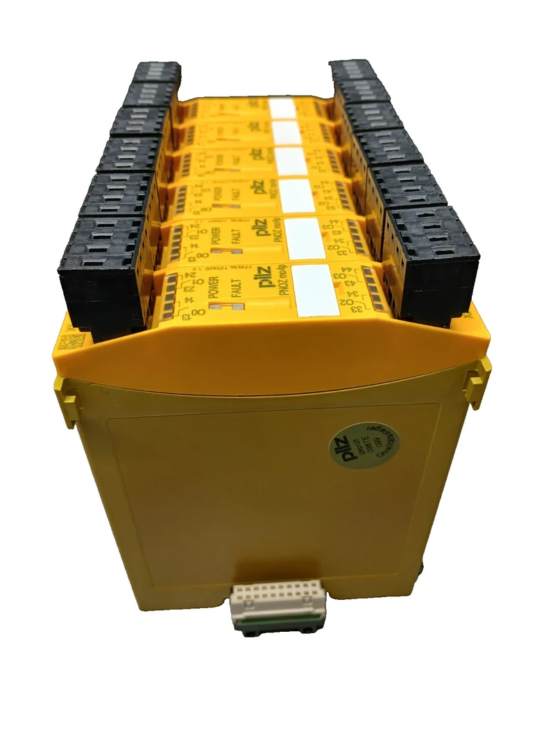 Pilz PNOZ M04P Sicherheitsrelais 773536 (6Stück)