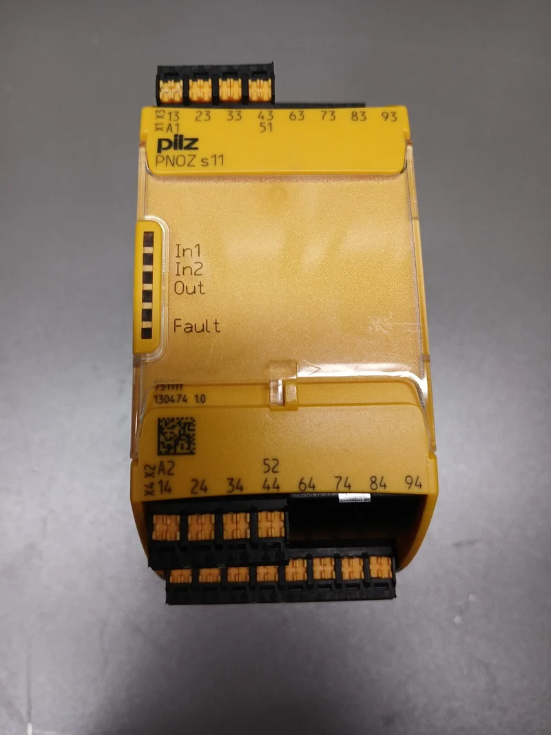 Pilz PNOZ s11 C 24VDC 8n/o 1n/c Ident No 751111 Sicherheitsschaltgerät