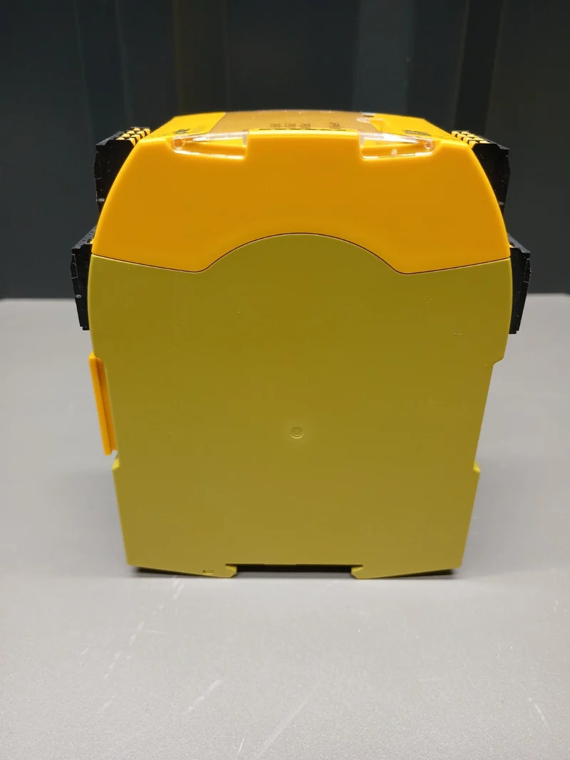 Pilz PNOZ s11 C 24VDC 8n/o 1n/c Ident No 751111 Sicherheitsschaltgerät