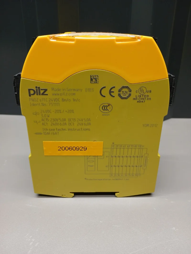 Pilz PNOZ s11 C 24VDC 8n/o 1n/c Ident No 751111 Sicherheitsschaltgerät