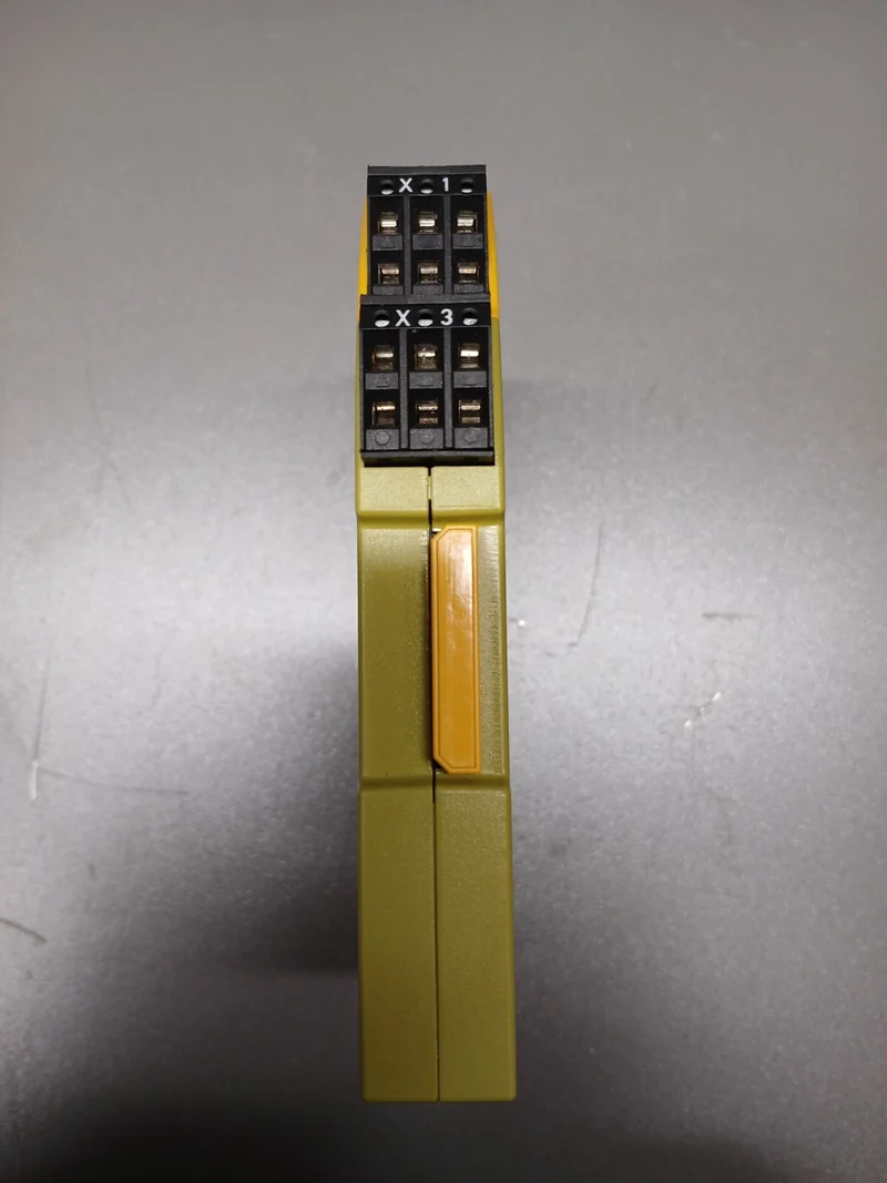 Pilz PNOZ s7 c 24VDC 4n/o 1n/c Ident No 751107