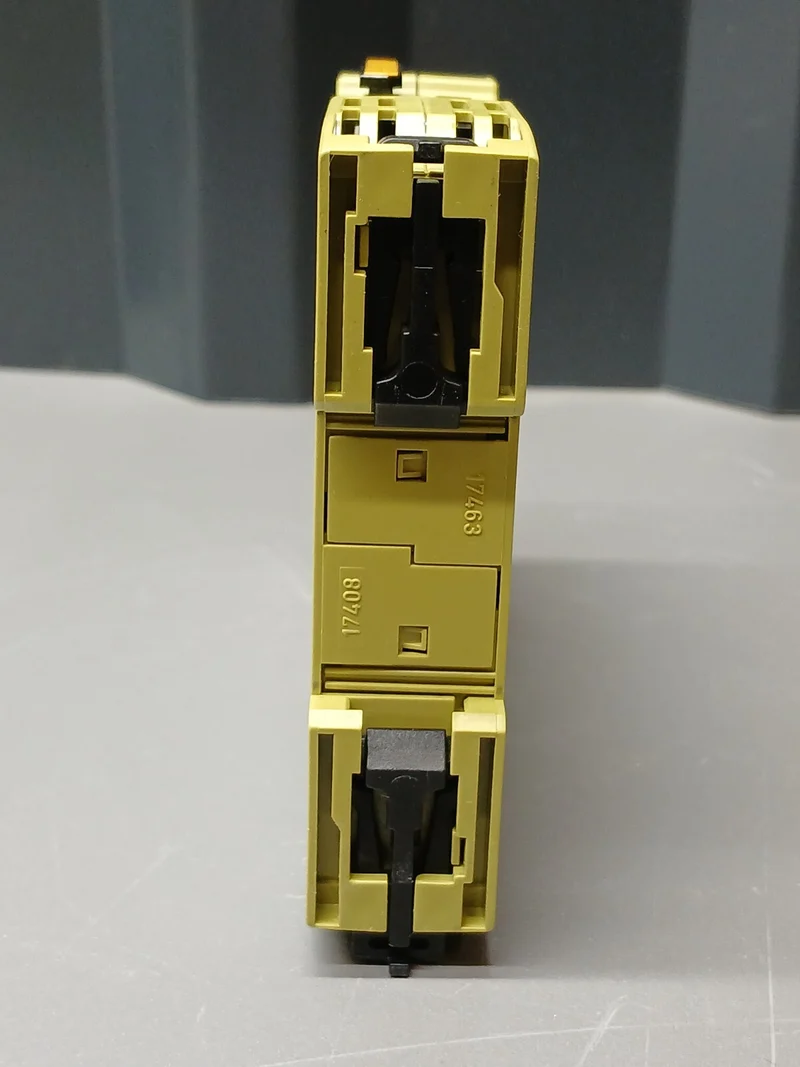Pilz PNOZ m EF 4D14D0R Sicherheitsmodul 24V DC 6,5W Ident-Nr. 772143
