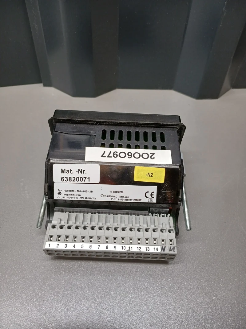 JUMO iTRON 702046/88-888-000-23 Mikroprozessorkomparator, programmierbar, 400g