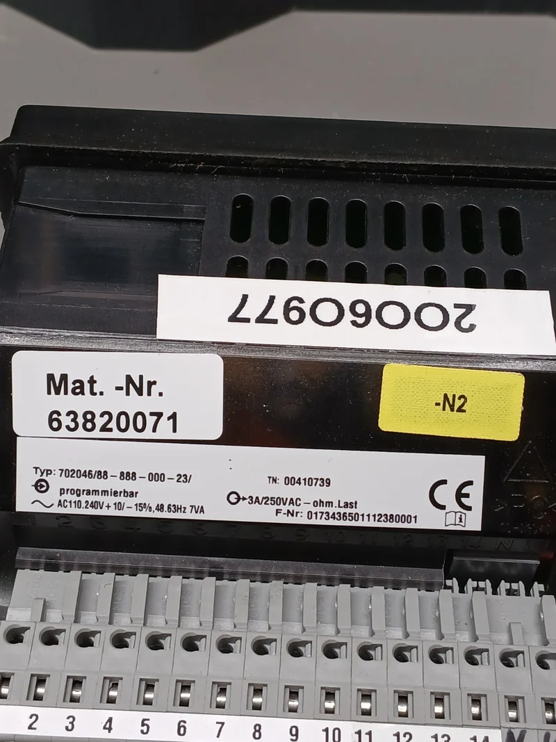 JUMO iTRON 702046/88-888-000-23 Mikroprozessorkomparator, programmierbar, 400g