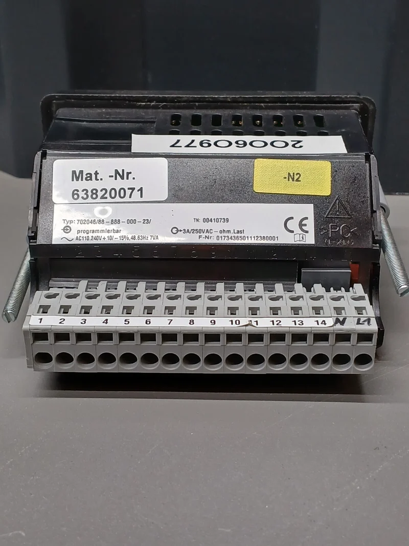JUMO iTRON 702046/88-888-000-23 Mikroprozessorkomparator, programmierbar, 400g