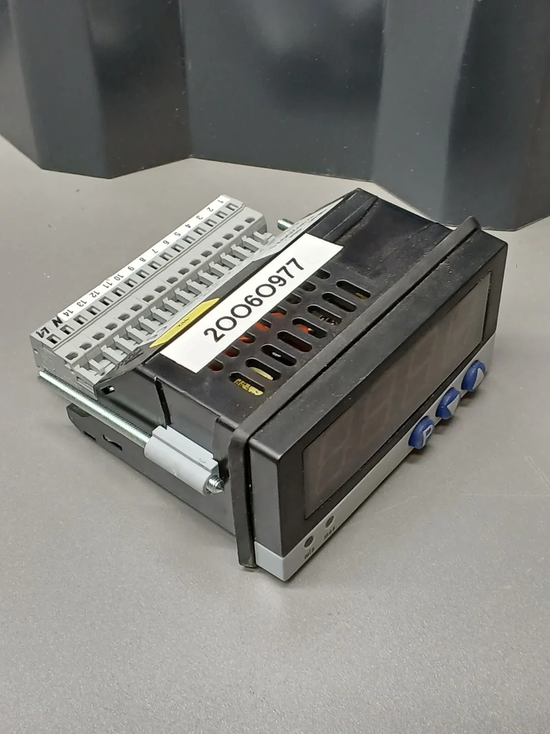 JUMO iTRON 702046/88-888-000-23 Mikroprozessorkomparator, programmierbar, 400g