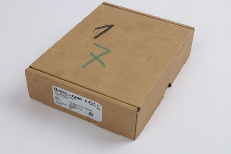 PEPPERLFUCHS VOC10M-F256-B12-V1D-CR03 auf Lager