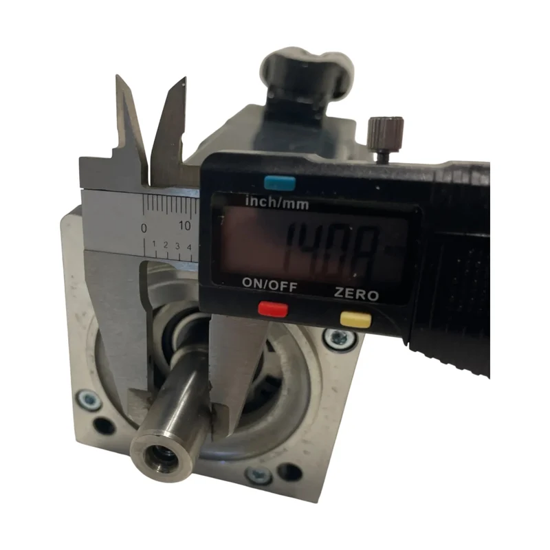 Beckhoff AM8032-0D00-0000 Servomotor Ersatzteil Technik Einsatz Industrie