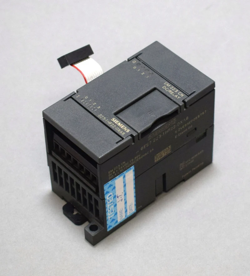 SIEMENS 6ES7223-1HF22-0XA8 auf Lager