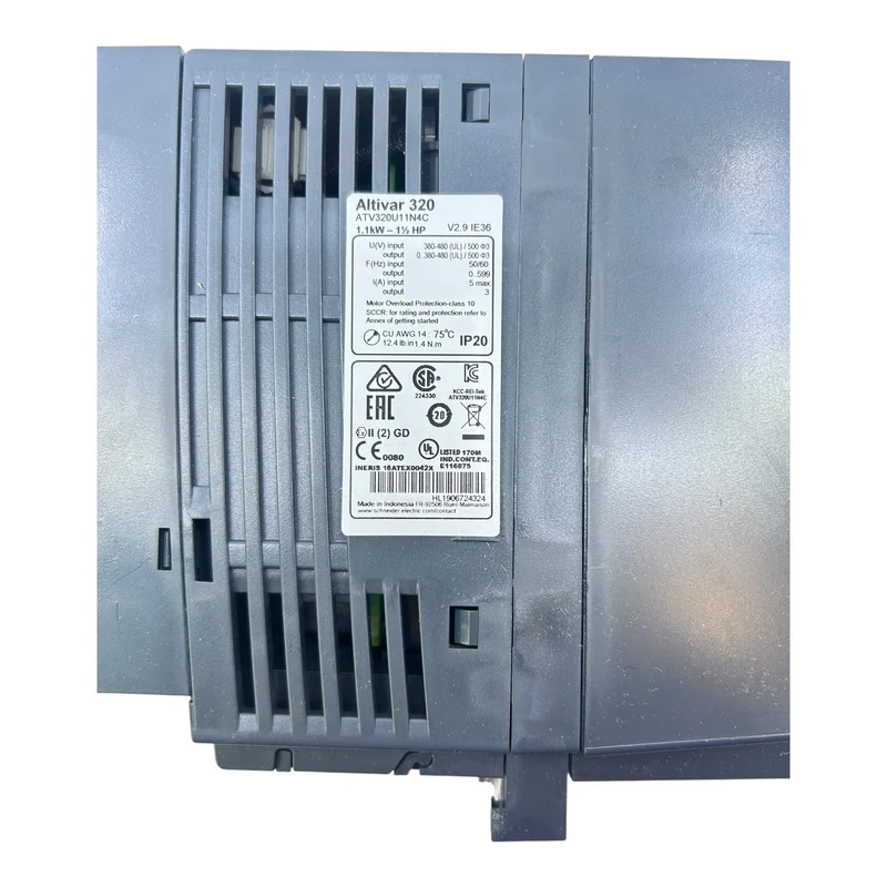 Schneider Frequenzumrichter 1,1kW 380V Altivar 320 ATV320U11N4C 3-phasig