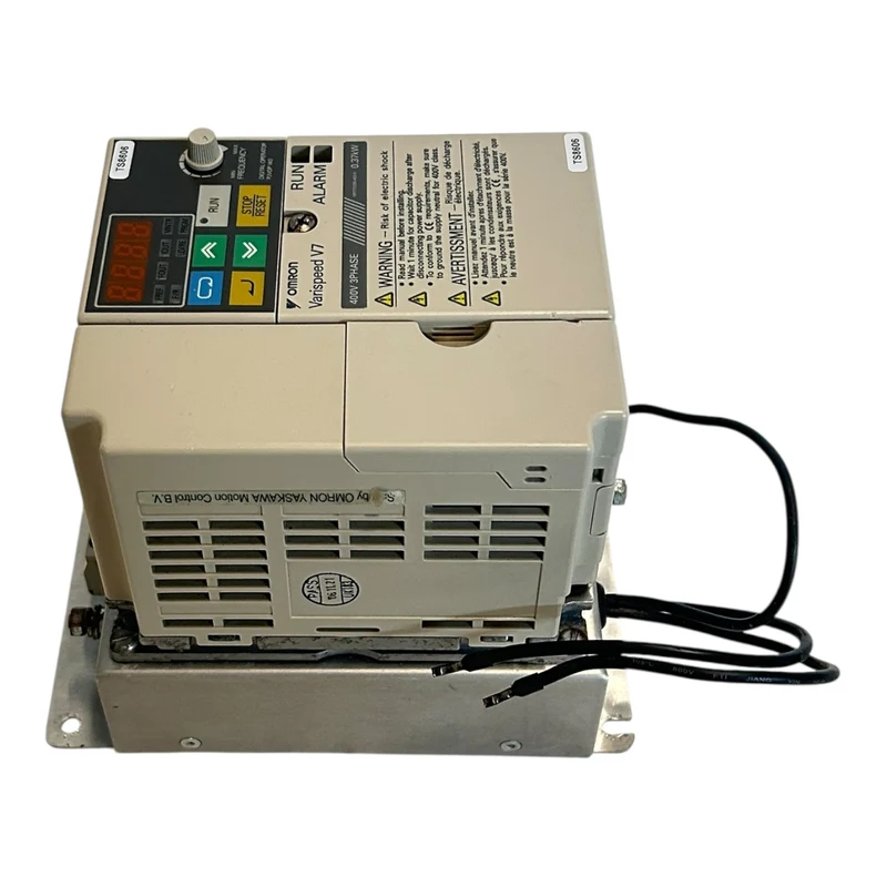 Omron Frequenzumrichter 0,9kVA 380V Varispeed V7 CIMR-V7AZ40P2 Industrie Einsatz