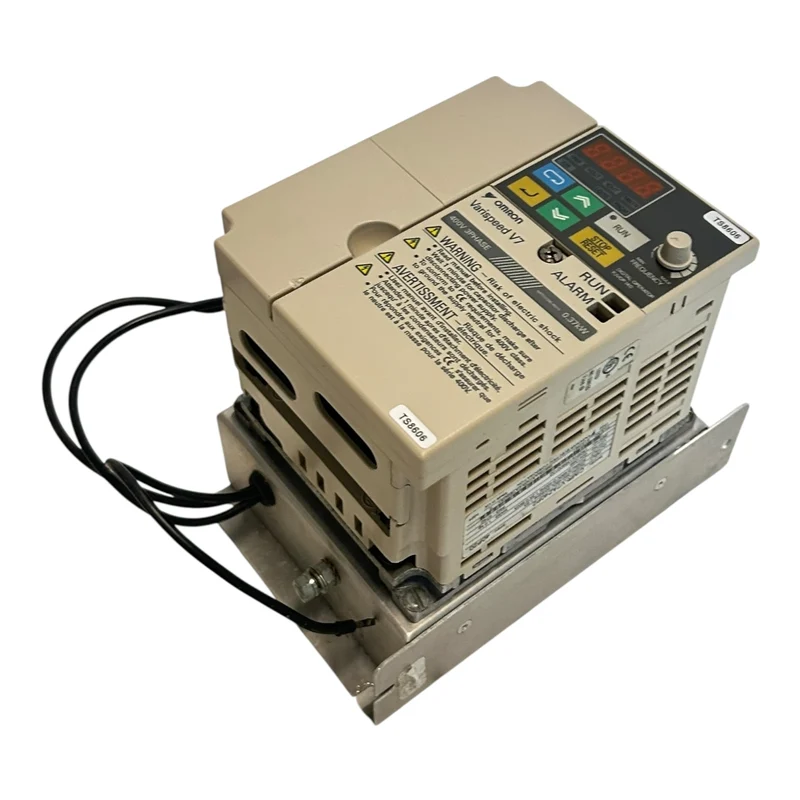 Omron Frequenzumrichter 0,9kVA 380V Varispeed V7 CIMR-V7AZ40P2 Industrie Einsatz