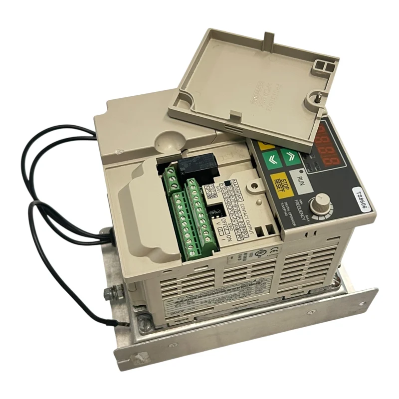 Omron Frequenzumrichter 0,9kVA 380V Varispeed V7 CIMR-V7AZ40P2 Industrie Einsatz