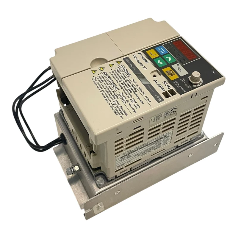 Omron Frequenzumrichter 0,9kVA 380V Varispeed V7 CIMR-V7AZ40P2 Industrie Einsatz