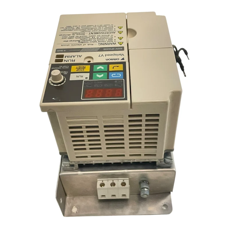 Omron Frequenzumrichter 0,9kVA 380V Varispeed V7 CIMR-V7AZ40P2 Industrie Einsatz