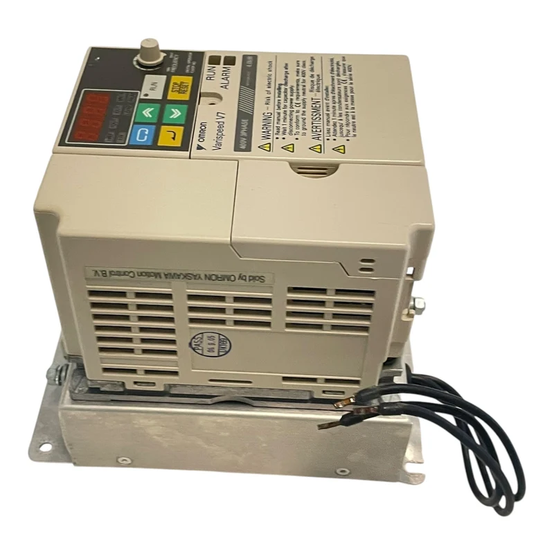 Omron Frequenzumrichter 0,9kVA 380V Varispeed V7 CIMR-V7AZ40P2 Industrie Einsatz