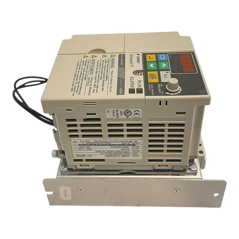 Omron Frequenzumrichter 0,9kVA 380V Varispeed V7 CIMR-V7AZ40P2 Industrie Einsatz