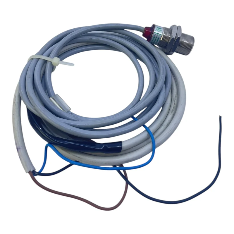 Induktiver Sensor PNP 10–30 V DC 200 mA M18 mit LED Anzeige - für Industrie