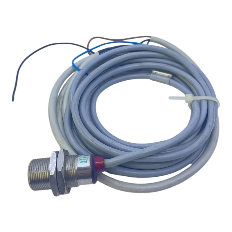 Induktiver Sensor PNP 10–30 V DC 200 mA M18 mit LED Anzeige - für Industrie