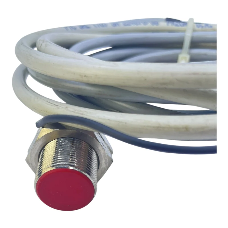 Induktiver Sensor PNP 10–30 V DC 200 mA M18 mit LED Anzeige - für Industrie