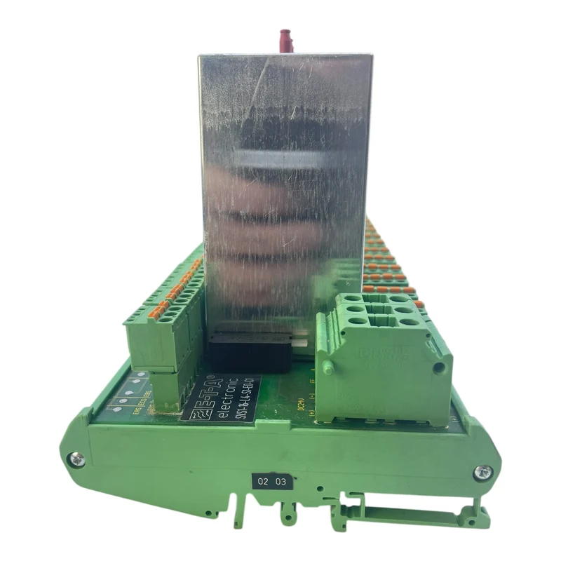 E-T-A SVS1-16-L4-S1-E0-C1 Stromverteiler mit 13x ESS1-003-DC24V-3A Schutzschalte